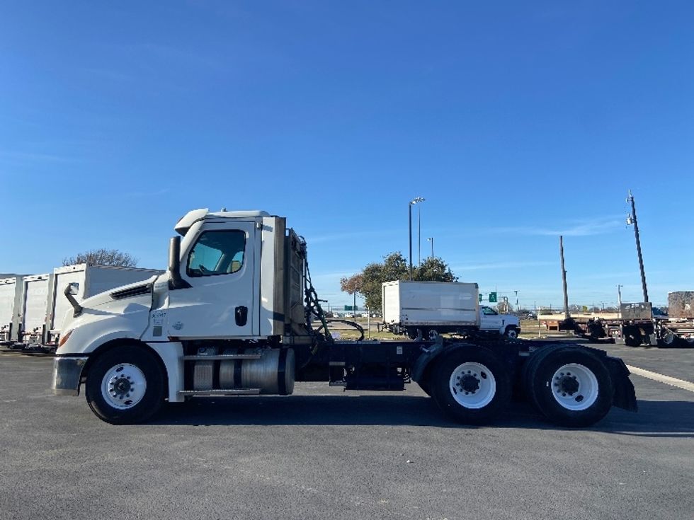 Day Cab Tractor-Heavy Duty Tractors-Freightliner-2020-T12664ST-San Antonio-TX-251,398\n\t\tmiles-$ 57,000 - Image 4