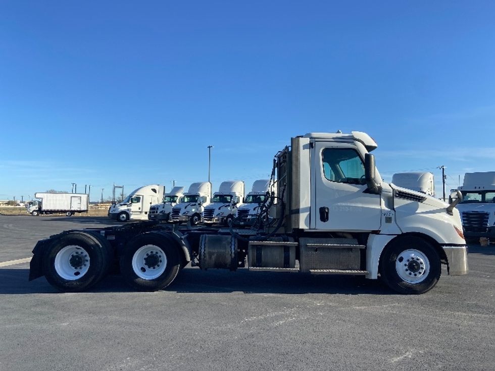 Day Cab Tractor-Heavy Duty Tractors-Freightliner-2020-T12664ST-San Antonio-TX-251,398\n\t\tmiles-$ 57,000 - Image 8