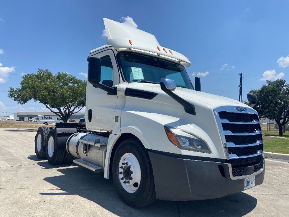 Day Cab Tractor-Heavy Duty Tractors-Freightliner-2020-T12664ST-San Antonio-TX-370,564\n\t\tmiles-$ 53,750 - Image 1
