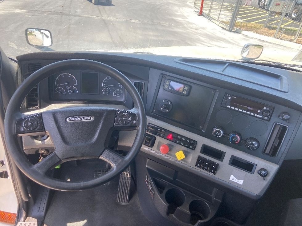 Day Cab Tractor-Heavy Duty Tractors-Freightliner-2020-T12664ST-San Antonio-TX-370,564\n\t\tmiles-$ 53,750 - Image 11