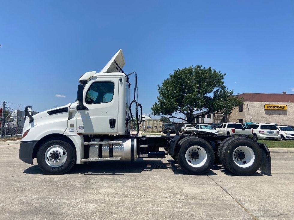 Day Cab Tractor-Heavy Duty Tractors-Freightliner-2020-T12664ST-San Antonio-TX-370,564\n\t\tmiles-$ 53,750 - Image 4