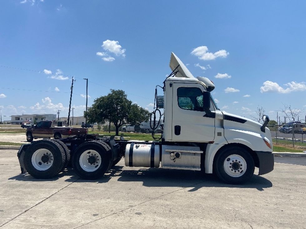 Day Cab Tractor-Heavy Duty Tractors-Freightliner-2020-T12664ST-San Antonio-TX-370,564\n\t\tmiles-$ 53,750 - Image 8