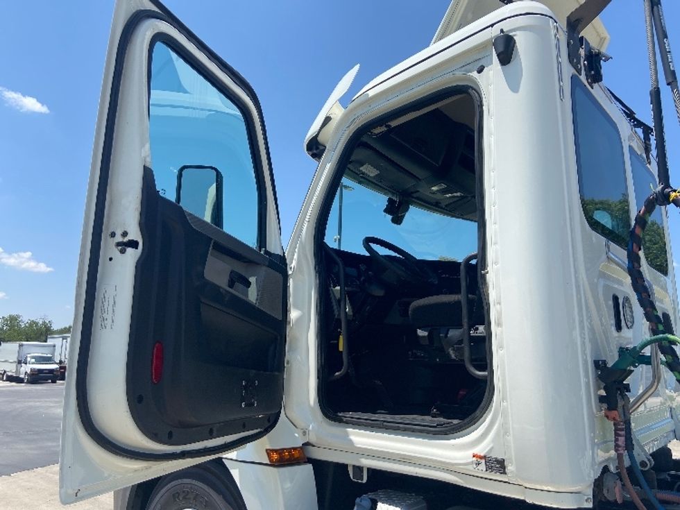 Day Cab Tractor-Heavy Duty Tractors-Freightliner-2020-T12664ST-San Antonio-TX-370,564\n\t\tmiles-$ 53,750 - Image 9