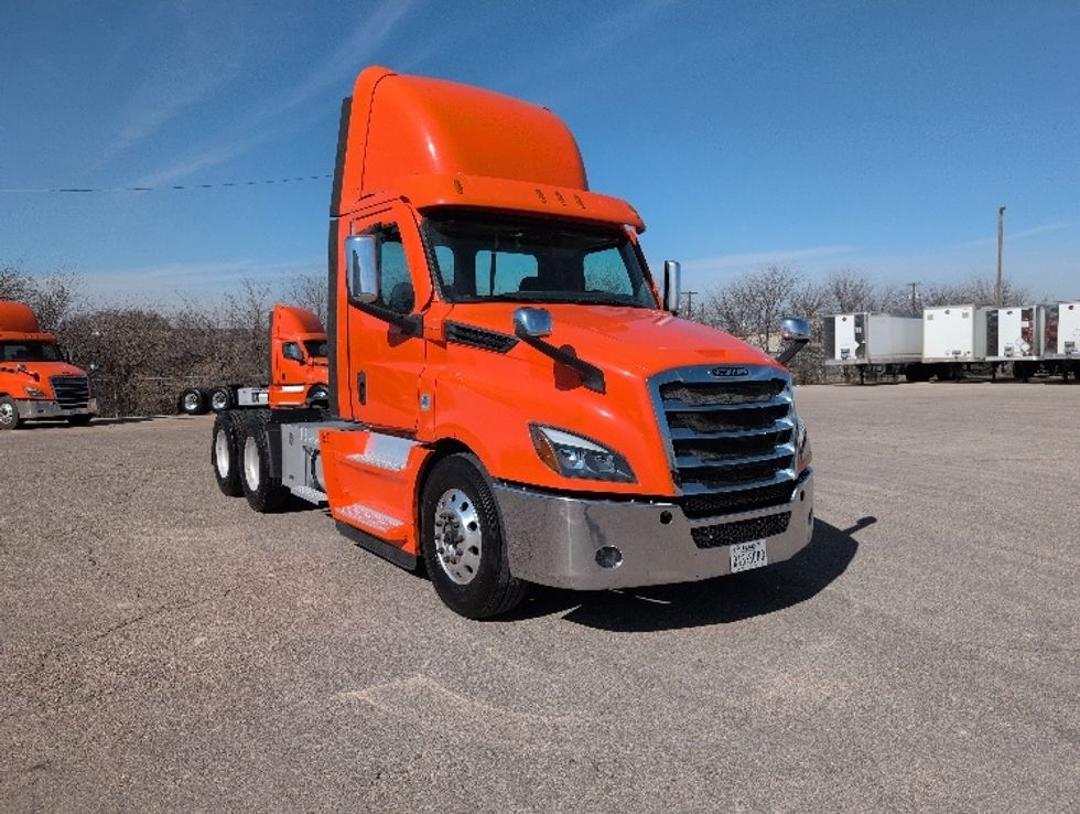 Day Cab Tractor-Heavy Duty Tractors-Freightliner-2020-T12664ST-San Antonio-TX-393,867\n\t\tmiles-$ 51,500 - Image 1