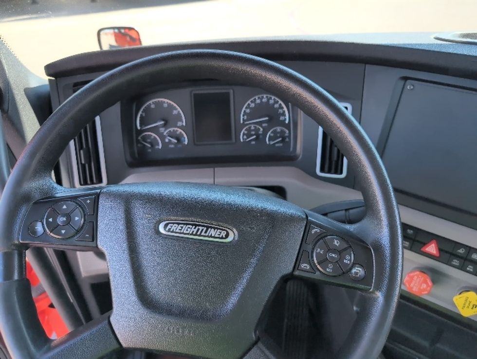 Day Cab Tractor-Heavy Duty Tractors-Freightliner-2020-T12664ST-San Antonio-TX-393,867\n\t\tmiles-$ 51,500 - Image 11