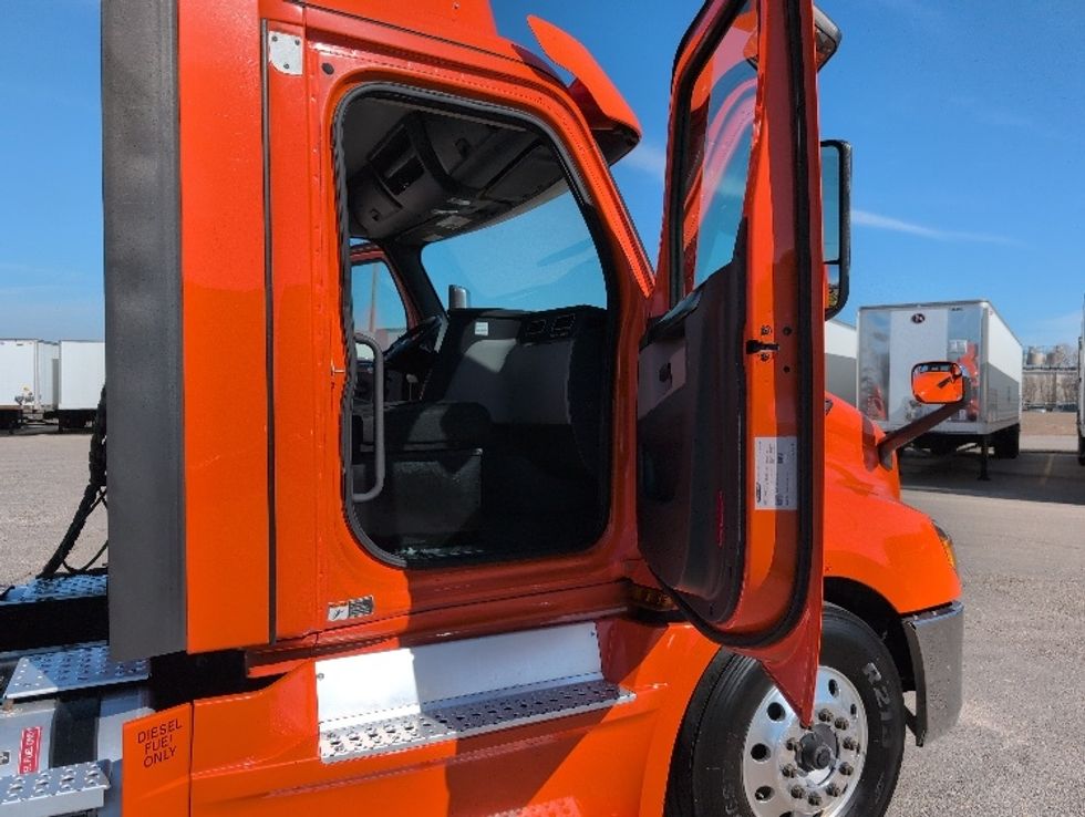 Day Cab Tractor-Heavy Duty Tractors-Freightliner-2020-T12664ST-San Antonio-TX-393,867\n\t\tmiles-$ 51,500 - Image 12