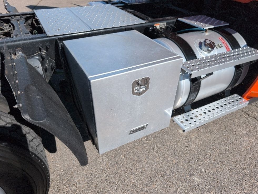 Day Cab Tractor-Heavy Duty Tractors-Freightliner-2020-T12664ST-San Antonio-TX-393,867\n\t\tmiles-$ 51,500 - Image 17