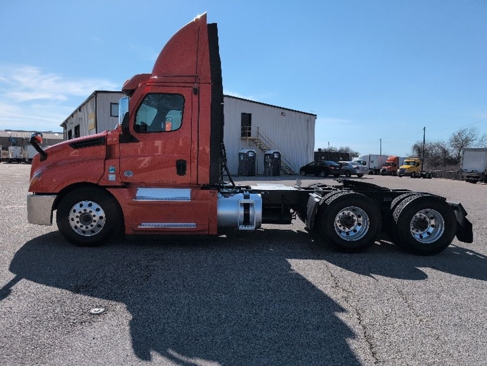 Day Cab Tractor-Heavy Duty Tractors-Freightliner-2020-T12664ST-San Antonio-TX-393,867\n\t\tmiles-$ 51,500 - Image 4