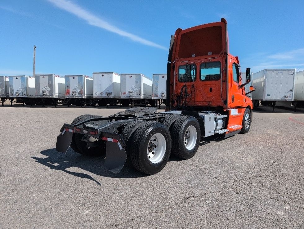 Day Cab Tractor-Heavy Duty Tractors-Freightliner-2020-T12664ST-San Antonio-TX-393,867\n\t\tmiles-$ 51,500 - Image 7