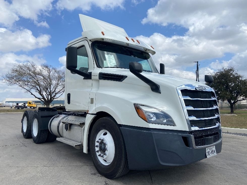 Day Cab Tractor-Heavy Duty Tractors-Freightliner-2020-T12664ST-San Antonio-TX-412,153\n\t\tmiles-$ 51,000 - Image 1