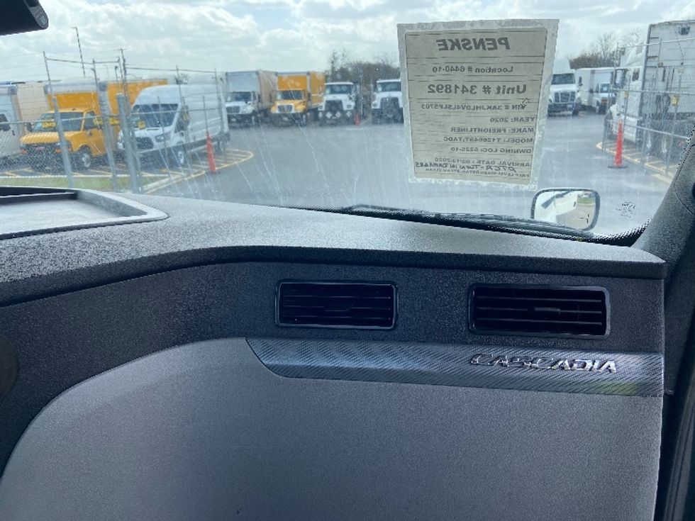 Day Cab Tractor-Heavy Duty Tractors-Freightliner-2020-T12664ST-San Antonio-TX-412,153\n\t\tmiles-$ 51,000 - Image 13