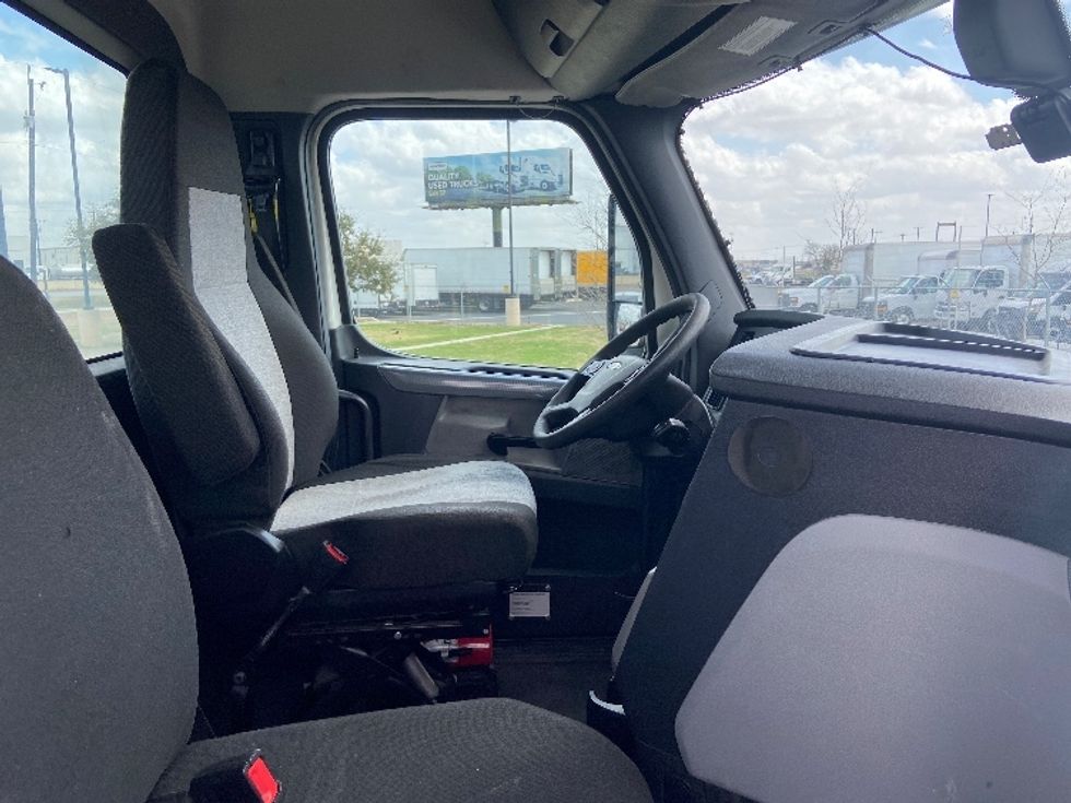 Day Cab Tractor-Heavy Duty Tractors-Freightliner-2020-T12664ST-San Antonio-TX-412,153\n\t\tmiles-$ 51,000 - Image 14