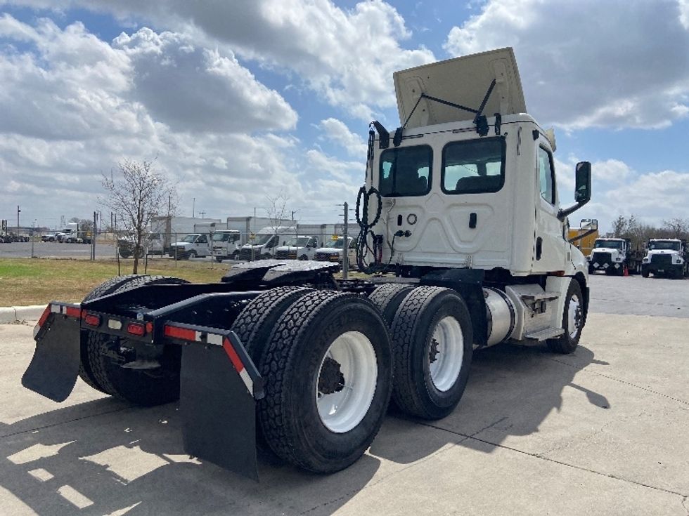 Day Cab Tractor-Heavy Duty Tractors-Freightliner-2020-T12664ST-San Antonio-TX-412,153\n\t\tmiles-$ 51,000 - Image 7