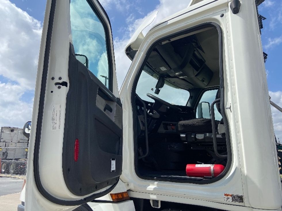 Day Cab Tractor-Heavy Duty Tractors-Freightliner-2020-T12664ST-San Antonio-TX-412,153\n\t\tmiles-$ 51,000 - Image 9