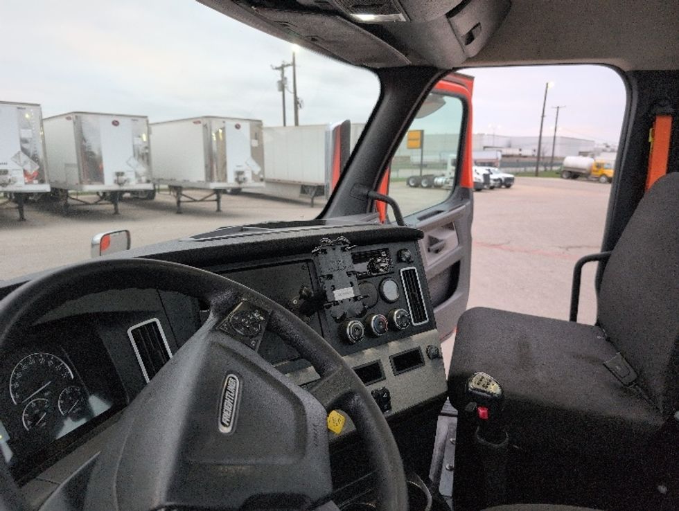 Day Cab Tractor-Heavy Duty Tractors-Freightliner-2020-T12664ST-San Antonio-TX-456,949\n\t\tmiles-$ 48,000 - Image 10