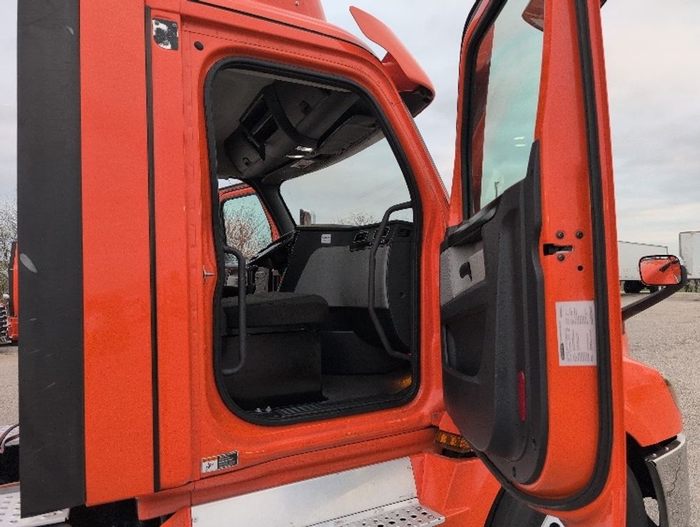 Day Cab Tractor-Heavy Duty Tractors-Freightliner-2020-T12664ST-San Antonio-TX-456,949\n\t\tmiles-$ 48,000 - Image 12