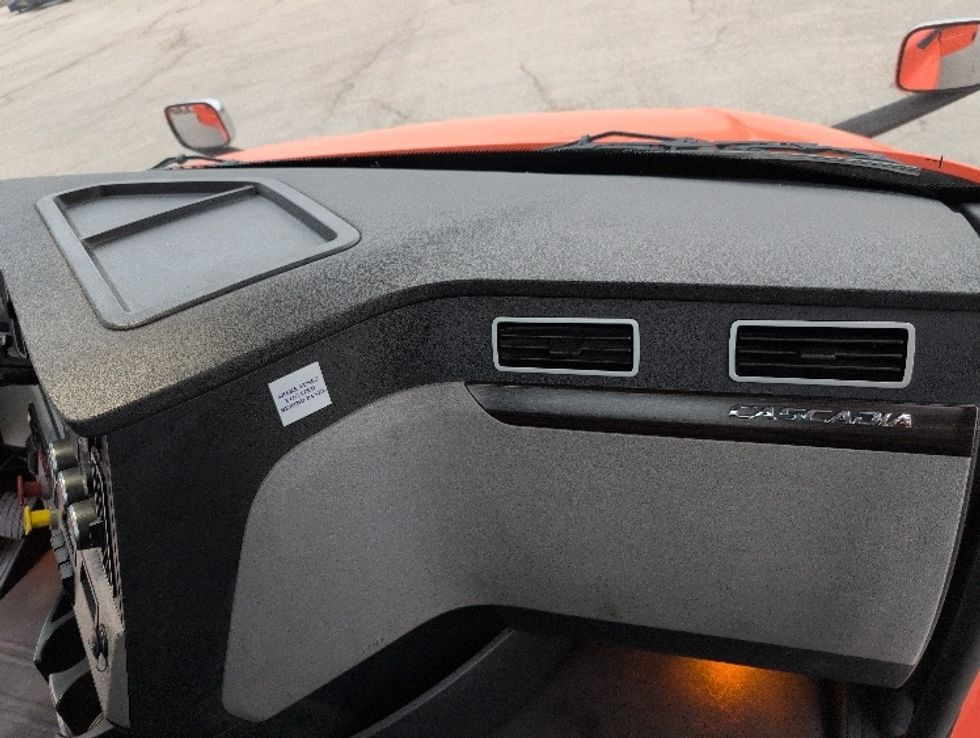 Day Cab Tractor-Heavy Duty Tractors-Freightliner-2020-T12664ST-San Antonio-TX-456,949\n\t\tmiles-$ 48,000 - Image 13