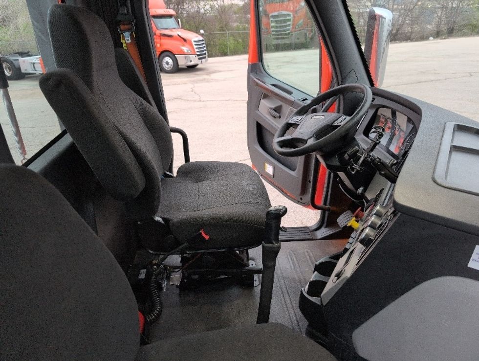 Day Cab Tractor-Heavy Duty Tractors-Freightliner-2020-T12664ST-San Antonio-TX-456,949\n\t\tmiles-$ 48,000 - Image 14