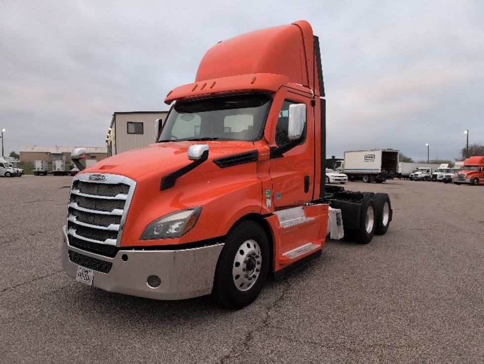 Day Cab Tractor-Heavy Duty Tractors-Freightliner-2020-T12664ST-San Antonio-TX-456,949\n\t\tmiles-$ 48,000 - Image 3