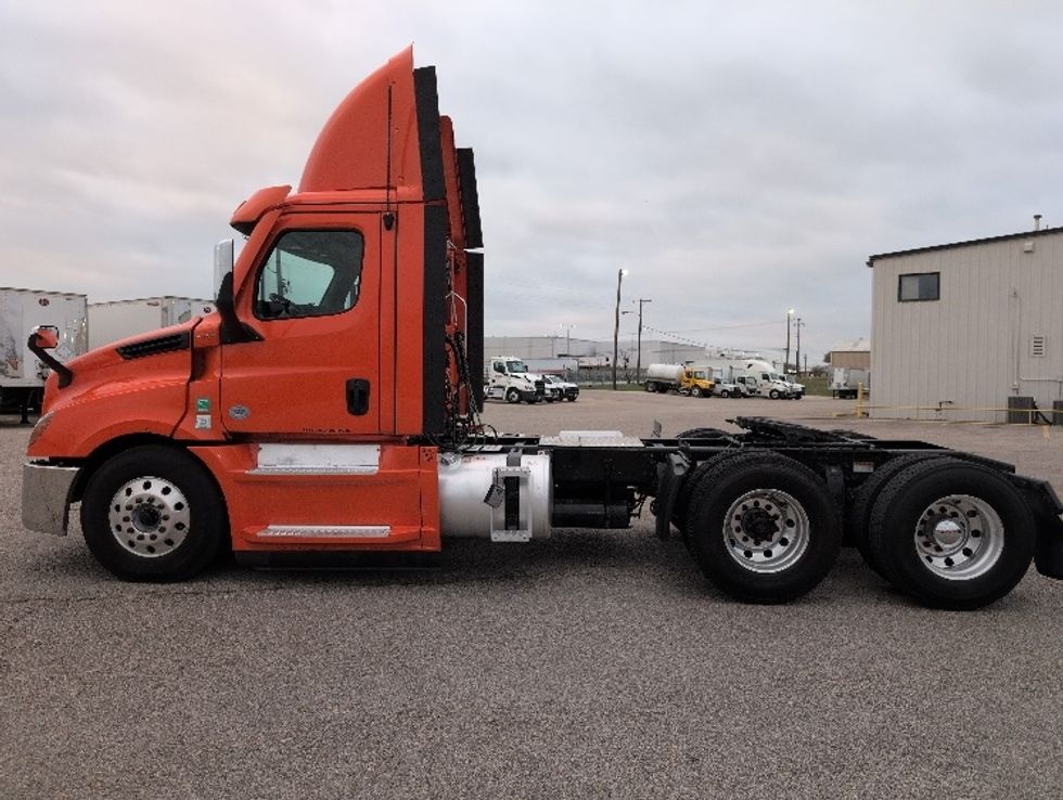 Day Cab Tractor-Heavy Duty Tractors-Freightliner-2020-T12664ST-San Antonio-TX-456,949\n\t\tmiles-$ 48,000 - Image 4