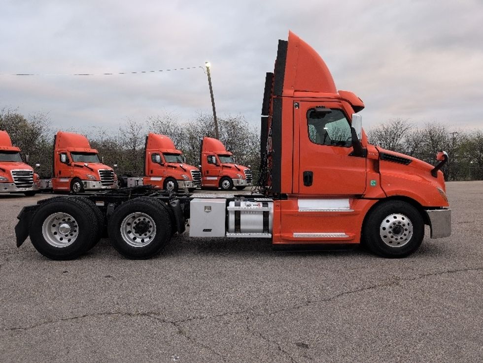 Day Cab Tractor-Heavy Duty Tractors-Freightliner-2020-T12664ST-San Antonio-TX-456,949\n\t\tmiles-$ 48,000 - Image 8