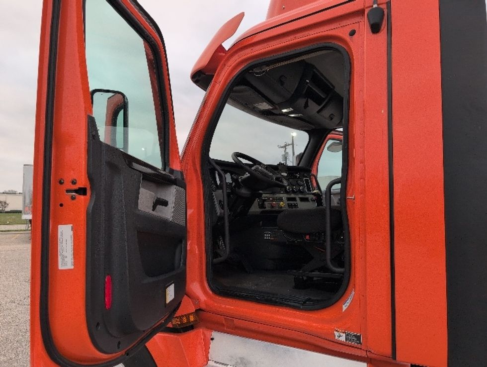Day Cab Tractor-Heavy Duty Tractors-Freightliner-2020-T12664ST-San Antonio-TX-456,949\n\t\tmiles-$ 48,000 - Image 9