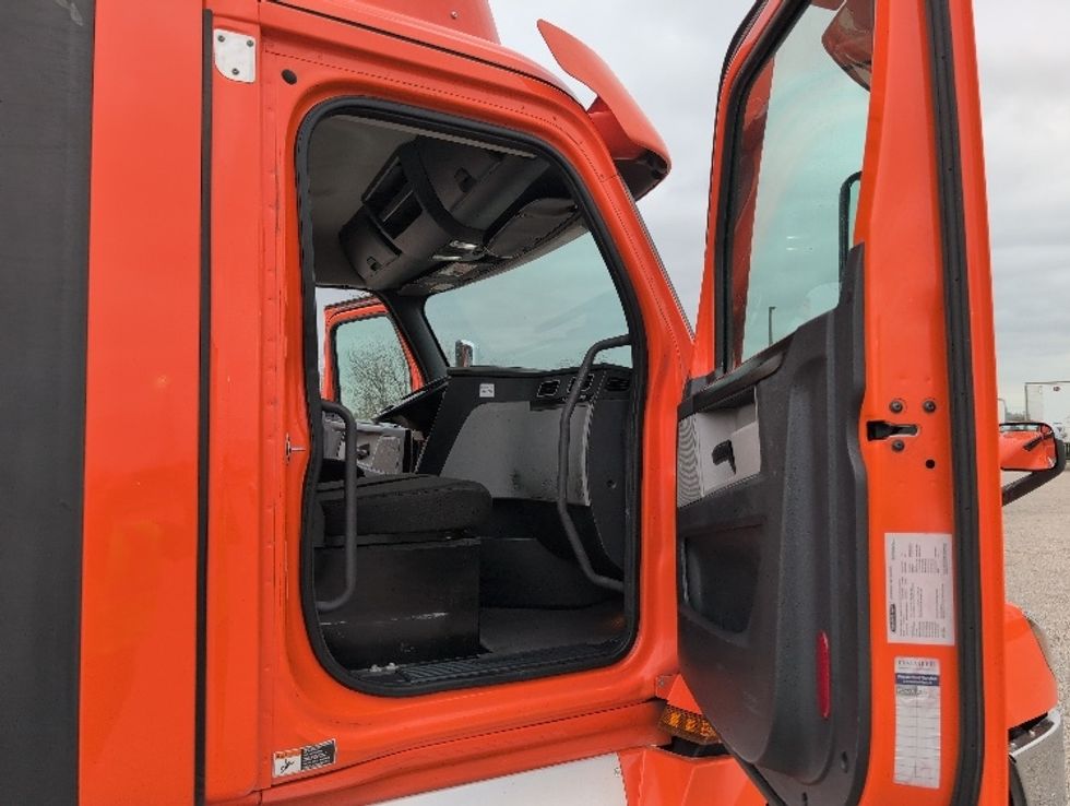 Day Cab Tractor-Heavy Duty Tractors-Freightliner-2020-T12664ST-San Antonio-TX-465,841\n\t\tmiles-$ 45,000 - Image 12