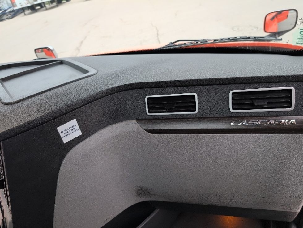 Day Cab Tractor-Heavy Duty Tractors-Freightliner-2020-T12664ST-San Antonio-TX-465,841\n\t\tmiles-$ 45,000 - Image 13