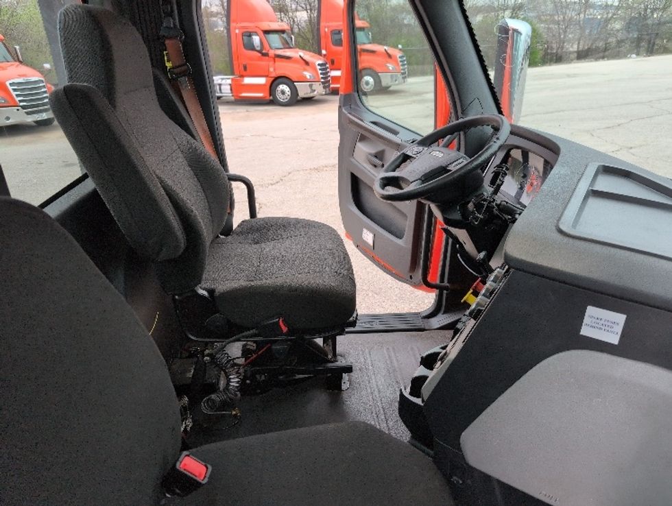 Day Cab Tractor-Heavy Duty Tractors-Freightliner-2020-T12664ST-San Antonio-TX-465,841\n\t\tmiles-$ 45,000 - Image 14