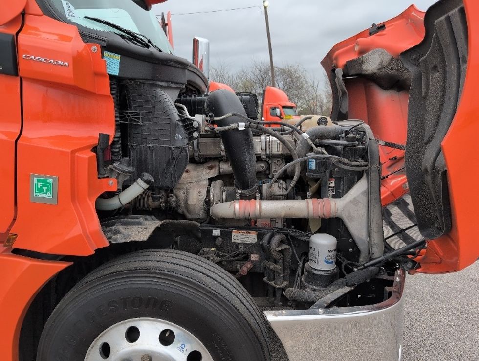 Day Cab Tractor-Heavy Duty Tractors-Freightliner-2020-T12664ST-San Antonio-TX-465,841\n\t\tmiles-$ 45,000 - Image 15