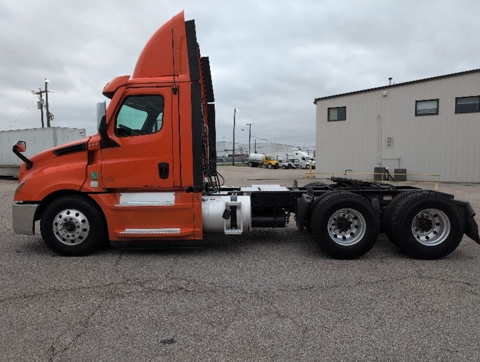Day Cab Tractor-Heavy Duty Tractors-Freightliner-2020-T12664ST-San Antonio-TX-465,841\n\t\tmiles-$ 45,000 - Image 4