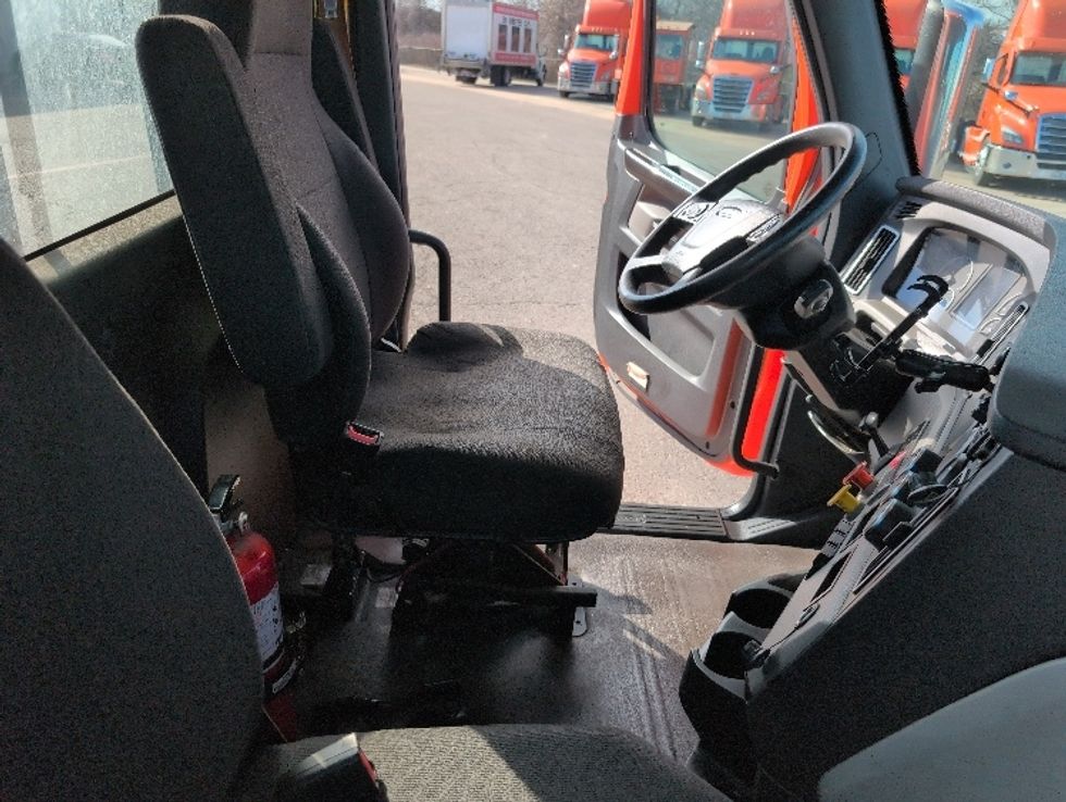 Day Cab Tractor-Heavy Duty Tractors-Freightliner-2020-T12664ST-San Antonio-TX-479,227\n\t\tmiles-$ 44,250 - Image 14