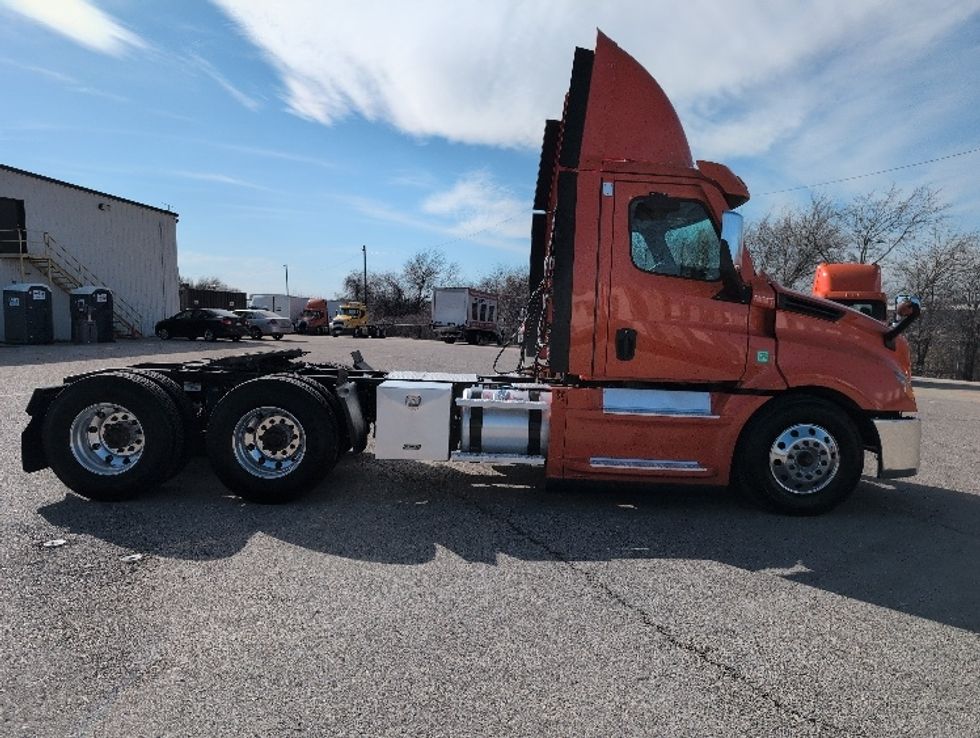 Day Cab Tractor-Heavy Duty Tractors-Freightliner-2020-T12664ST-San Antonio-TX-479,227\n\t\tmiles-$ 44,250 - Image 8
