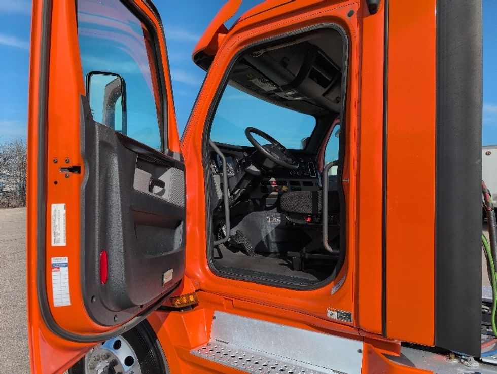 Day Cab Tractor-Heavy Duty Tractors-Freightliner-2020-T12664ST-San Antonio-TX-479,227\n\t\tmiles-$ 44,250 - Image 9