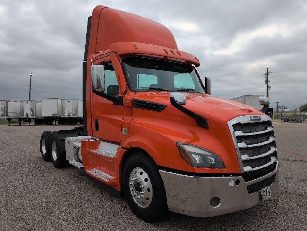 Day Cab Tractor-Heavy Duty Tractors-Freightliner-2020-T12664ST-San Antonio-TX-487,875\n\t\tmiles-$ 43,750 - Image 1
