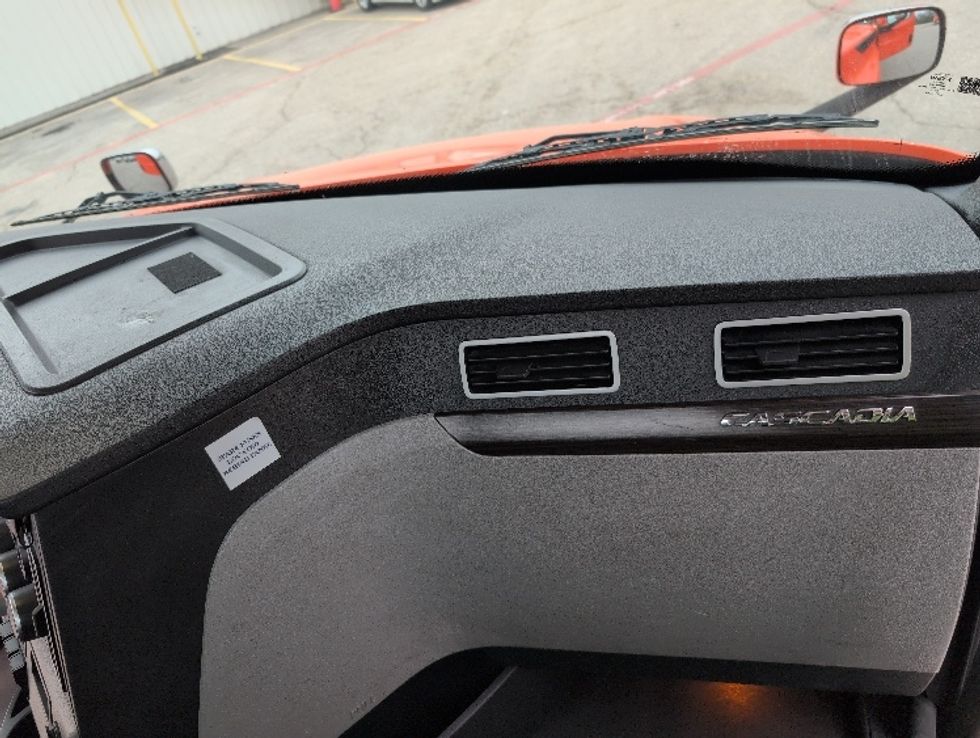 Day Cab Tractor-Heavy Duty Tractors-Freightliner-2020-T12664ST-San Antonio-TX-487,875\n\t\tmiles-$ 43,750 - Image 13