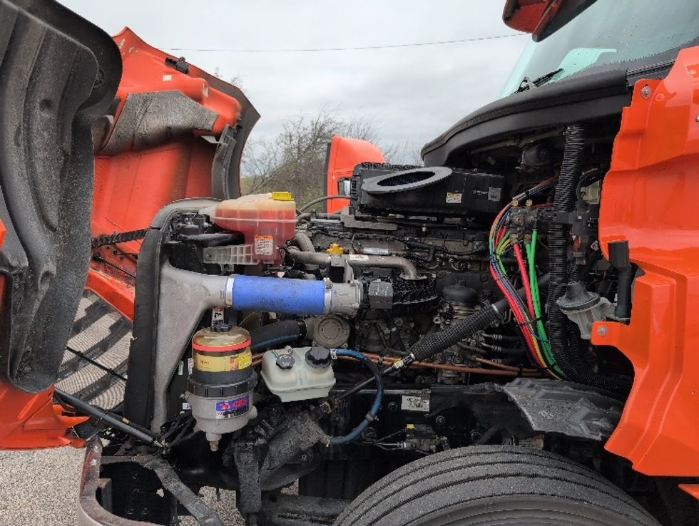 Day Cab Tractor-Heavy Duty Tractors-Freightliner-2020-T12664ST-San Antonio-TX-487,875\n\t\tmiles-$ 43,750 - Image 16