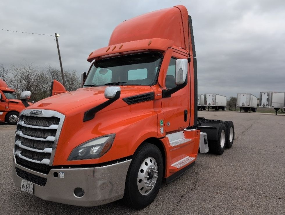 Day Cab Tractor-Heavy Duty Tractors-Freightliner-2020-T12664ST-San Antonio-TX-487,875\n\t\tmiles-$ 43,750 - Image 3