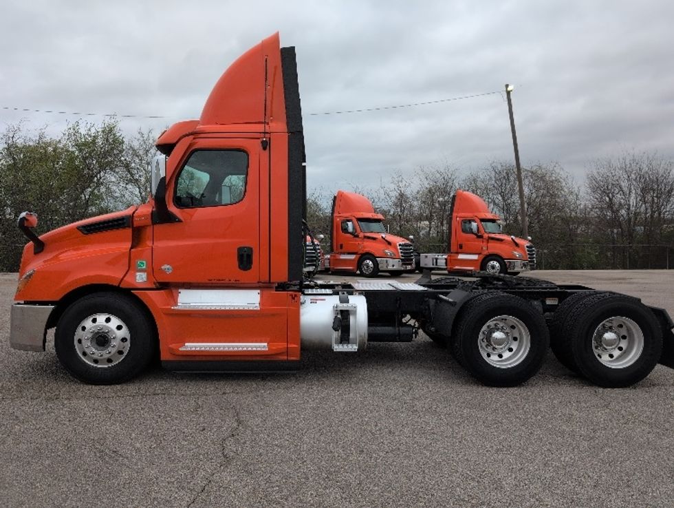 Day Cab Tractor-Heavy Duty Tractors-Freightliner-2020-T12664ST-San Antonio-TX-487,875\n\t\tmiles-$ 43,750 - Image 4