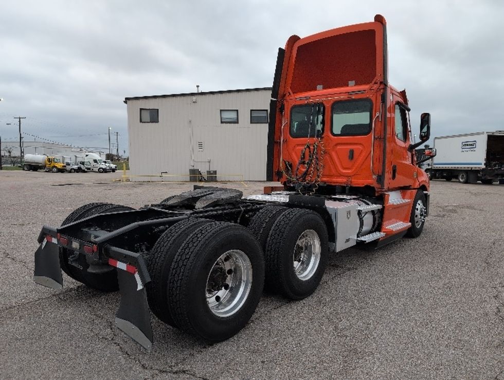 Day Cab Tractor-Heavy Duty Tractors-Freightliner-2020-T12664ST-San Antonio-TX-487,875\n\t\tmiles-$ 43,750 - Image 7