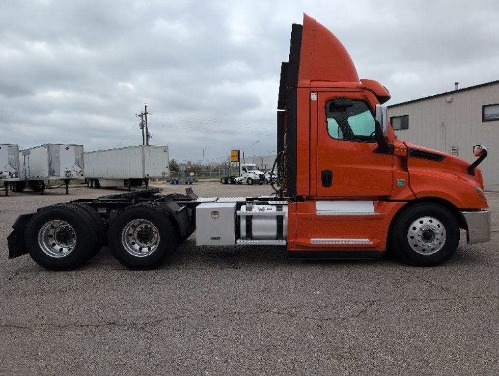 Day Cab Tractor-Heavy Duty Tractors-Freightliner-2020-T12664ST-San Antonio-TX-487,875\n\t\tmiles-$ 43,750 - Image 8