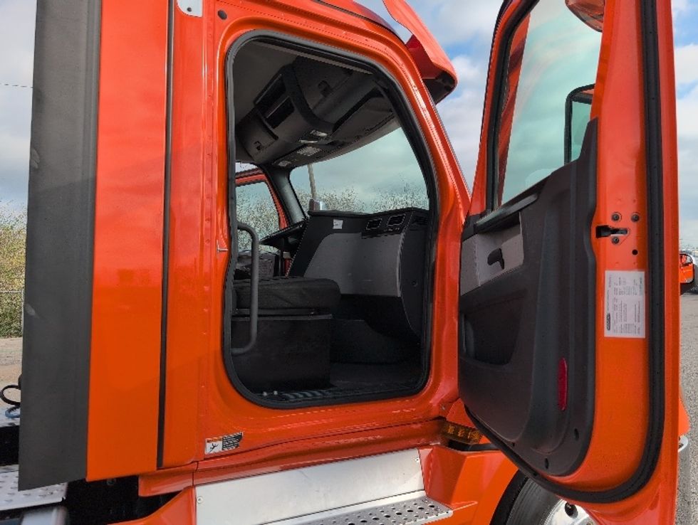 Day Cab Tractor-Heavy Duty Tractors-Freightliner-2020-T12664ST-San Antonio-TX-491,174\n\t\tmiles-$ 43,500 - Image 12