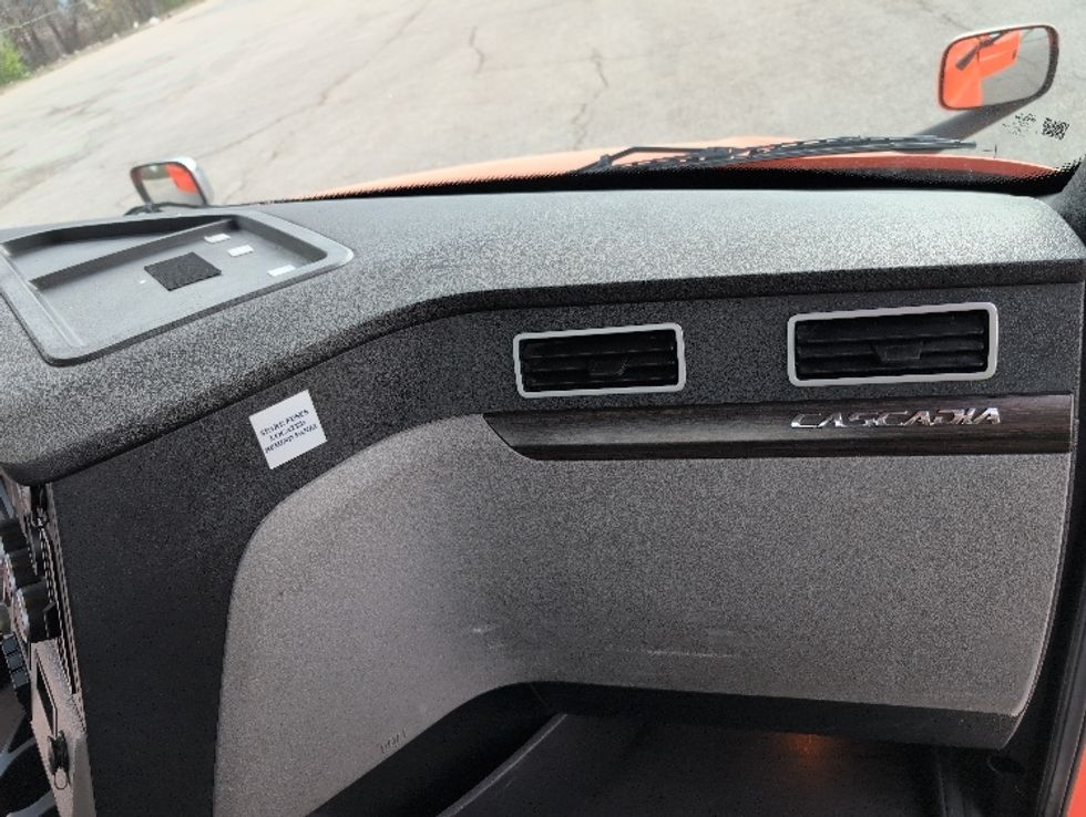 Day Cab Tractor-Heavy Duty Tractors-Freightliner-2020-T12664ST-San Antonio-TX-491,174\n\t\tmiles-$ 43,500 - Image 13