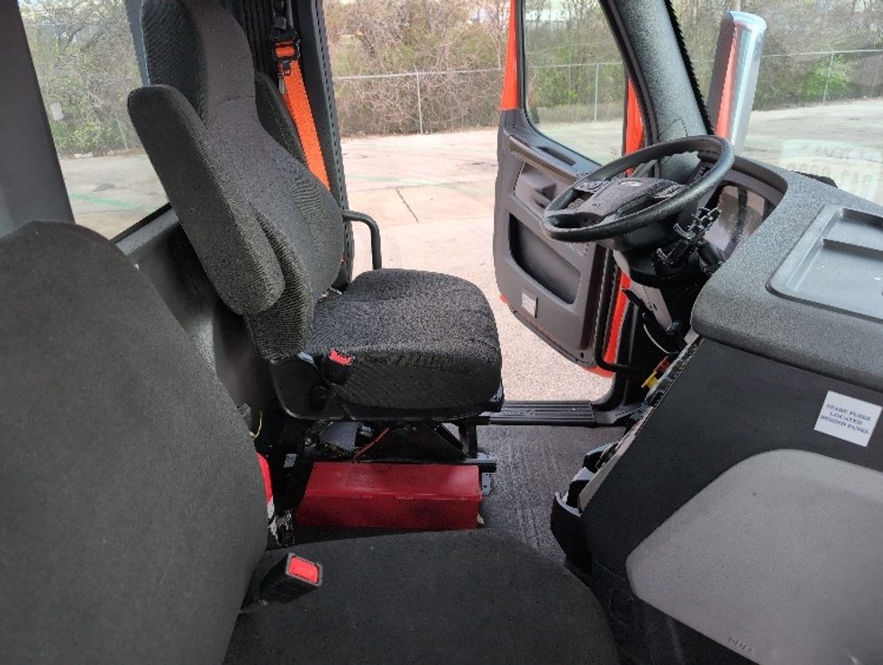 Day Cab Tractor-Heavy Duty Tractors-Freightliner-2020-T12664ST-San Antonio-TX-491,174\n\t\tmiles-$ 43,500 - Image 14