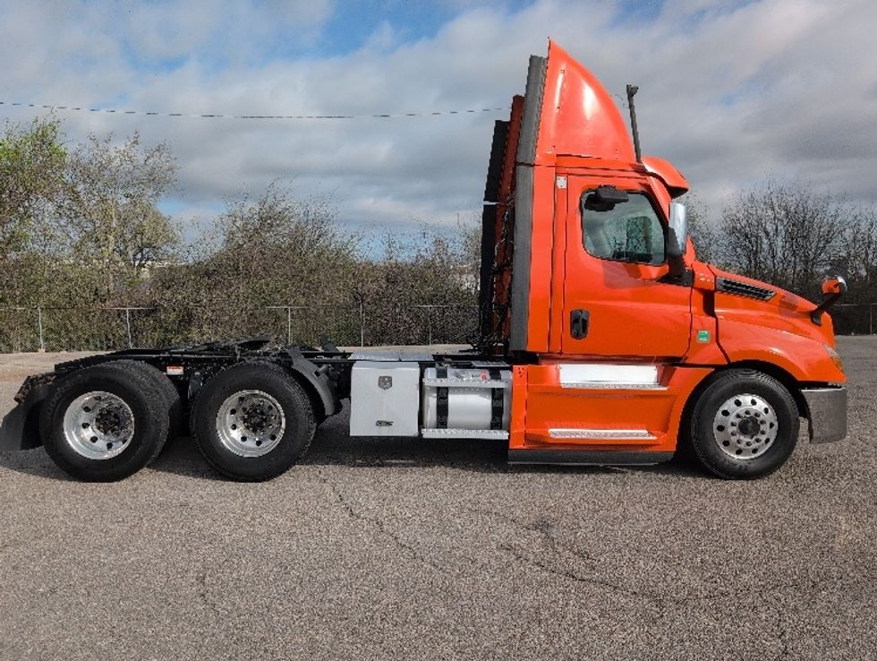 Day Cab Tractor-Heavy Duty Tractors-Freightliner-2020-T12664ST-San Antonio-TX-491,174\n\t\tmiles-$ 43,500 - Image 8