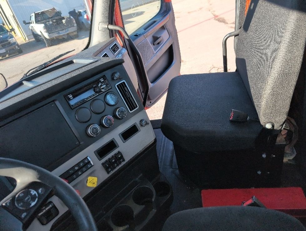 Day Cab Tractor-Heavy Duty Tractors-Freightliner-2020-T12664ST-San Antonio-TX-493,387\n\t\tmiles-$ 43,250 - Image 10