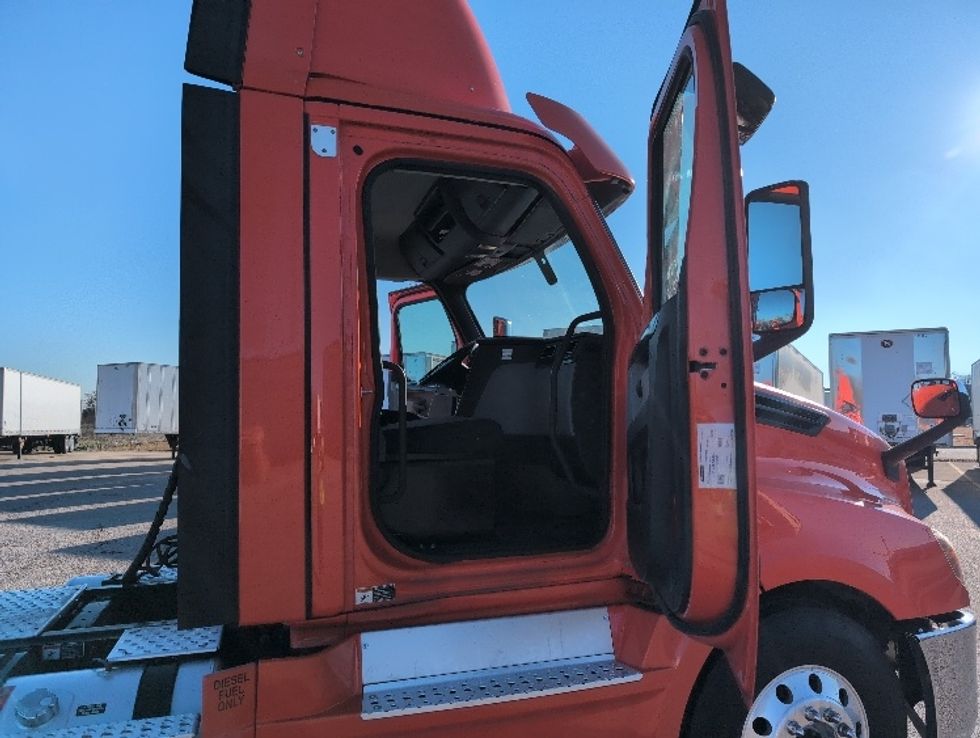 Day Cab Tractor-Heavy Duty Tractors-Freightliner-2020-T12664ST-San Antonio-TX-493,387\n\t\tmiles-$ 43,250 - Image 12