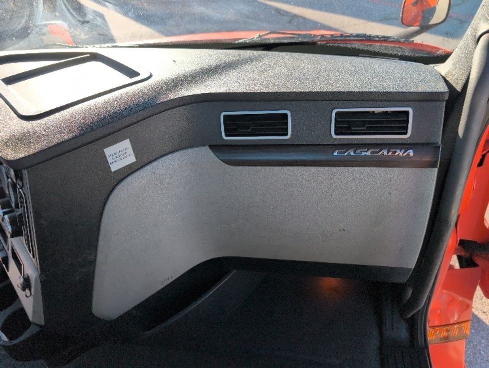 Day Cab Tractor-Heavy Duty Tractors-Freightliner-2020-T12664ST-San Antonio-TX-493,387\n\t\tmiles-$ 43,250 - Image 13