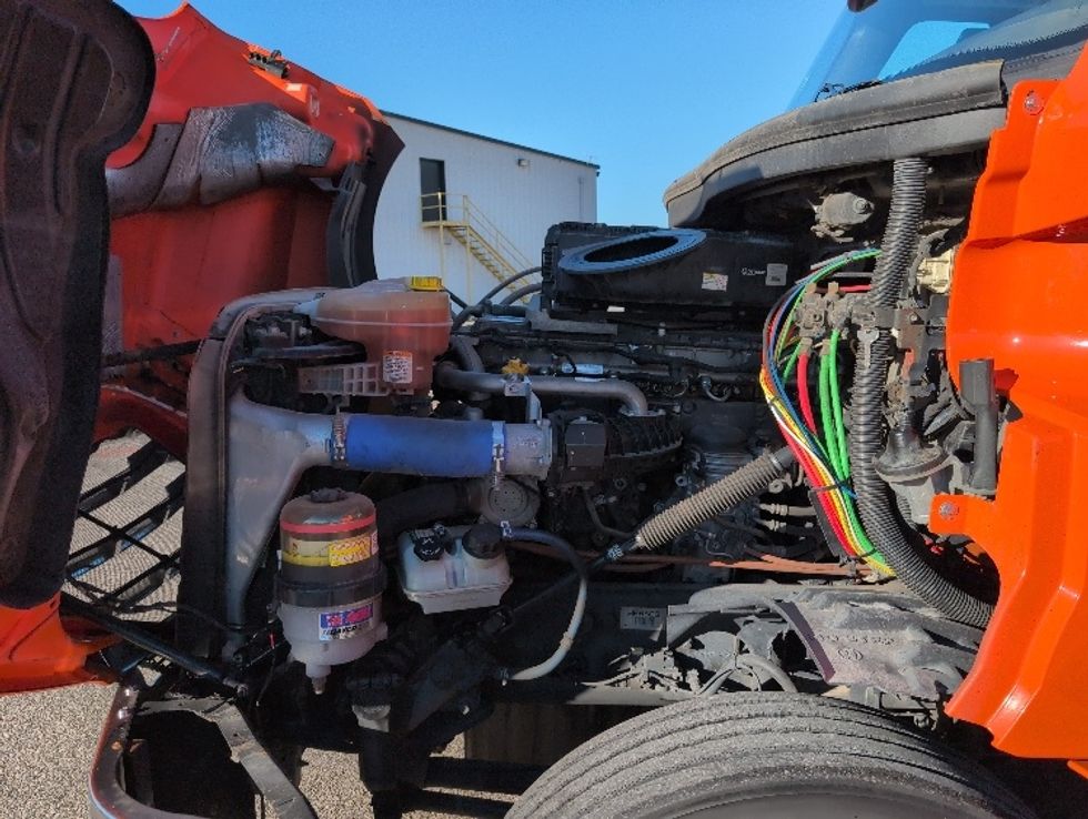 Day Cab Tractor-Heavy Duty Tractors-Freightliner-2020-T12664ST-San Antonio-TX-493,387\n\t\tmiles-$ 43,250 - Image 16