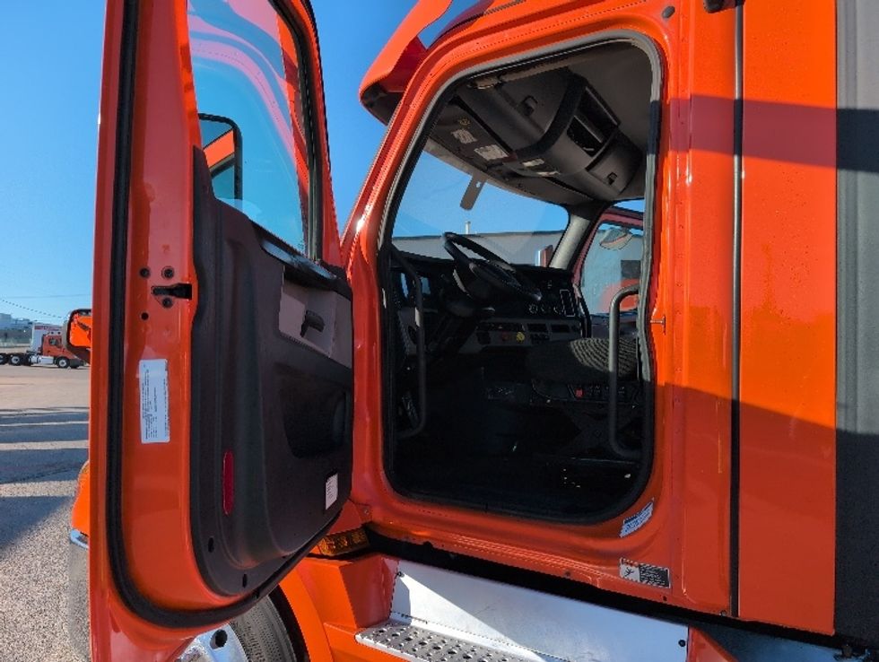 Day Cab Tractor-Heavy Duty Tractors-Freightliner-2020-T12664ST-San Antonio-TX-493,387\n\t\tmiles-$ 43,250 - Image 9